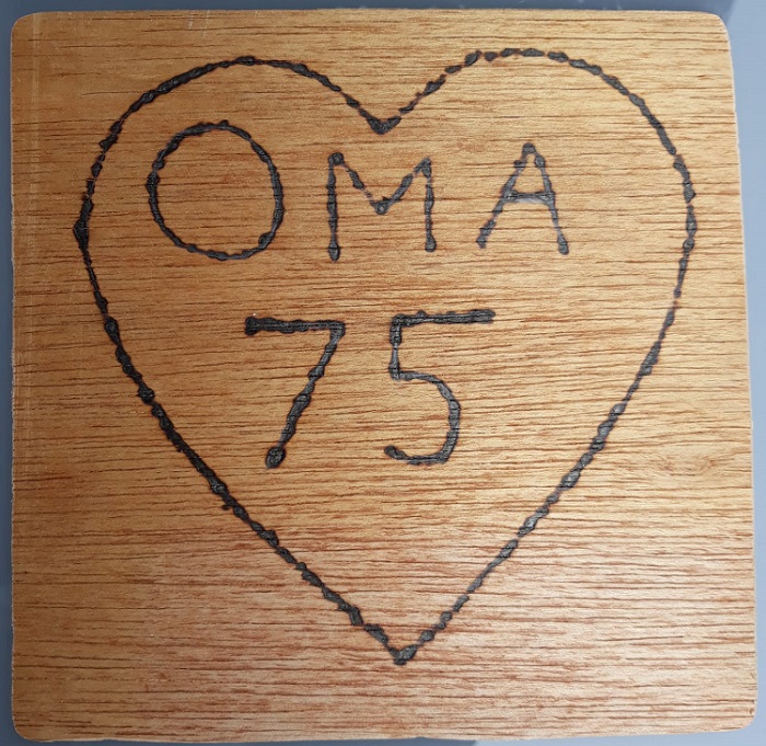 Oma 75 jaar knutselen